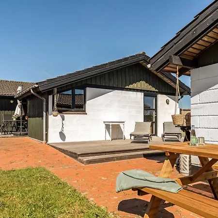 Thorid - 200m From The Sea By Interhome Saltum